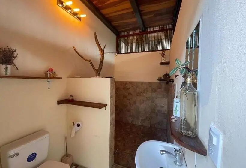 浴室共有ファミリールーム, Four Trees Jungle Lodge