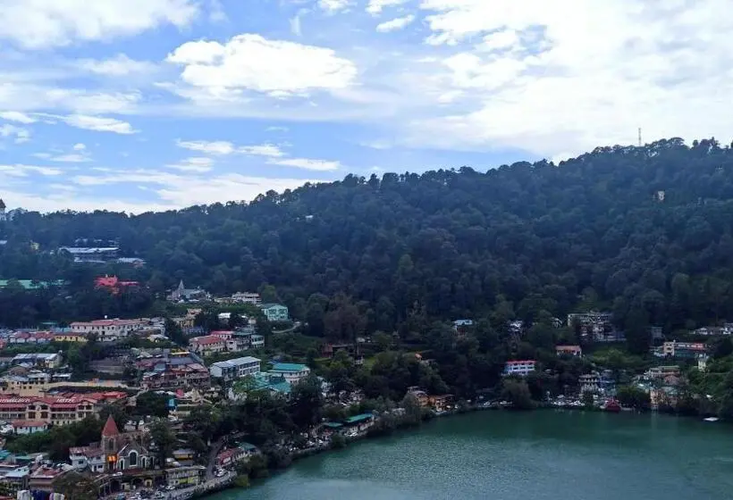 Perhehuone, Gayatri Niwas   Luxury Private Room With Ensuit Bathroom   Lake View And Mountain View