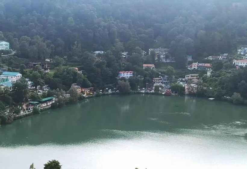 Perhehuone, Gayatri Niwas   Luxury Private Room With Ensuit Bathroom   Lake View And Mountain View