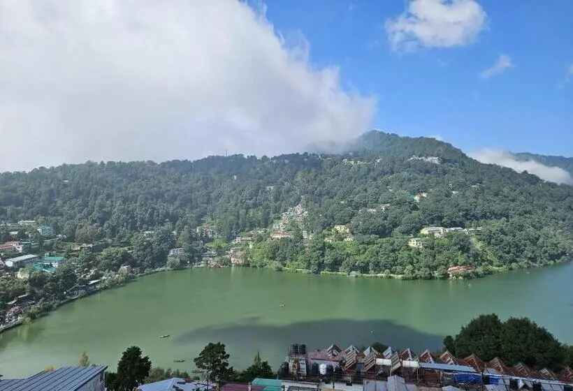 Perhehuone, Gayatri Niwas   Luxury Private Room With Ensuit Bathroom   Lake View And Mountain View