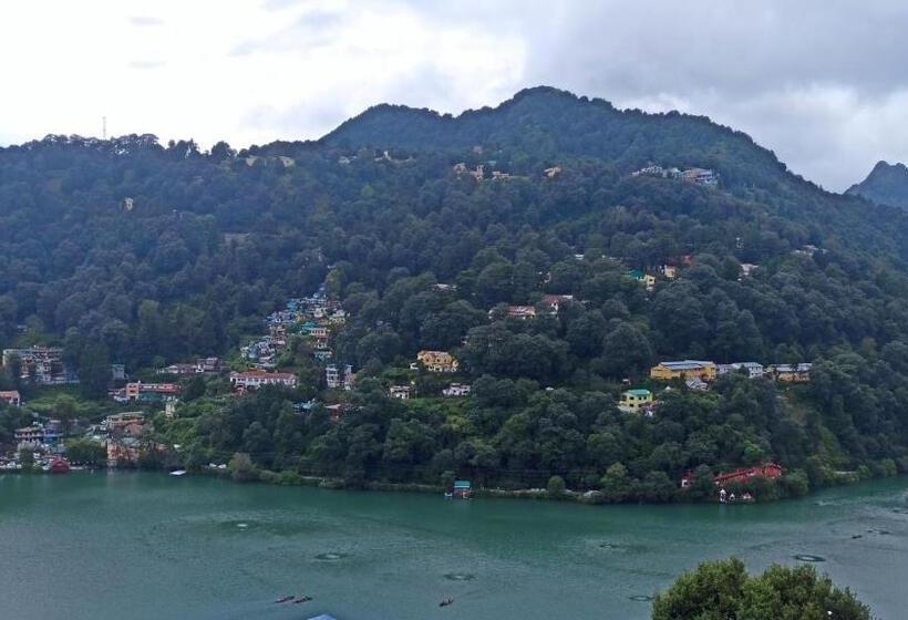 ファミリールーム, Gayatri Niwas Luxury Private Room With Ensuit Bathroom Lake View And Mountain View