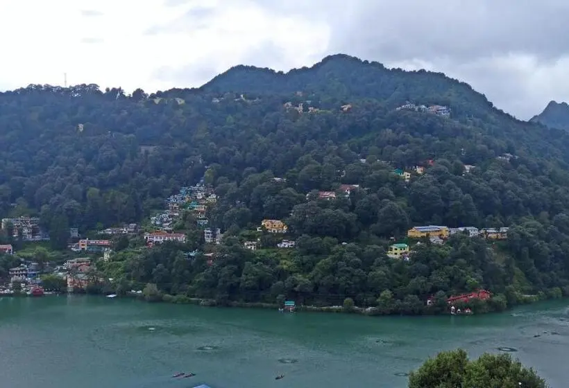Perhehuone, Gayatri Niwas   Luxury Private Room With Ensuit Bathroom   Lake View And Mountain View