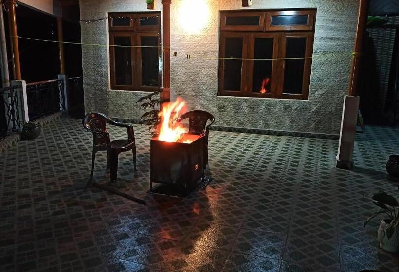 ファミリールーム, Gayatri Niwas Luxury Private Room With Ensuit Bathroom Lake View And Mountain View