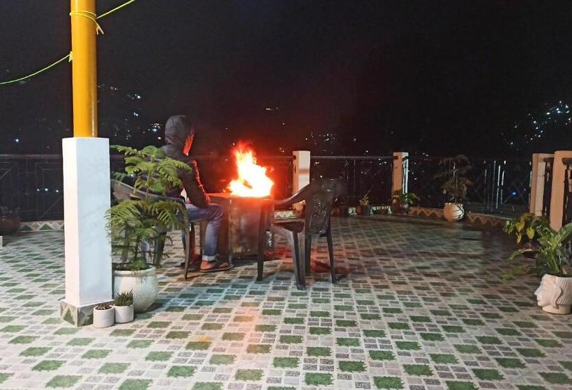 ファミリールーム, Gayatri Niwas Luxury Private Room With Ensuit Bathroom Lake View And Mountain View