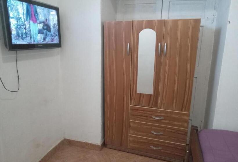 Номер Стандарт, Hostal 4 Estaciones