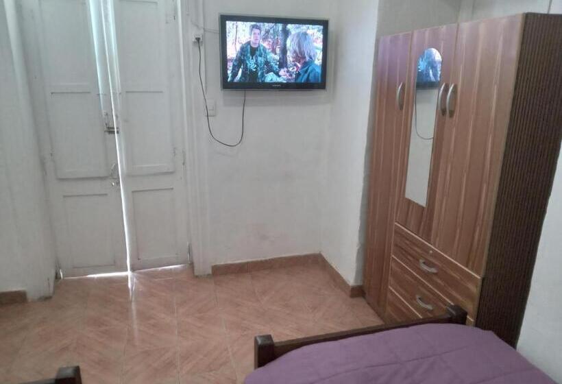 Номер Стандарт, Hostal 4 Estaciones