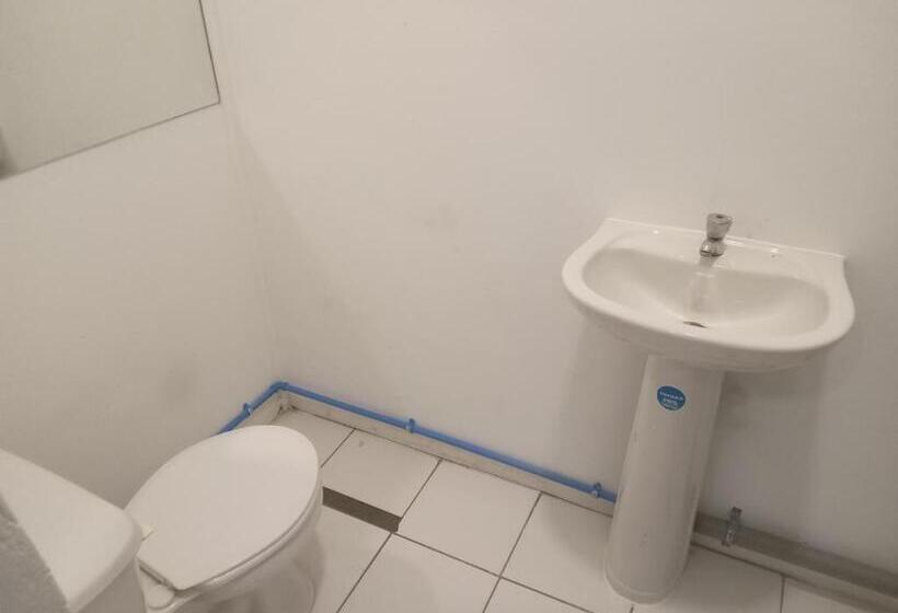 Номер Стандарт Трехместный, Hostal 4 Estaciones