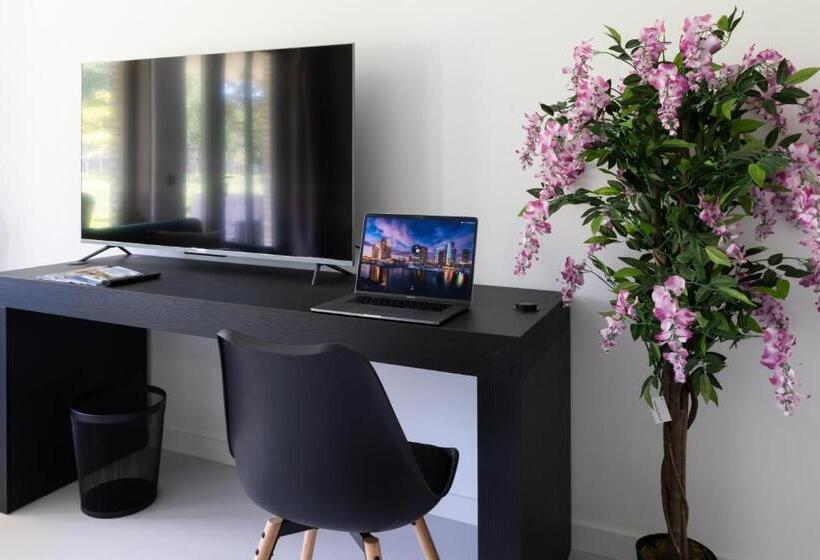 スタンダードルーム, Luxury Room With King Size Bed