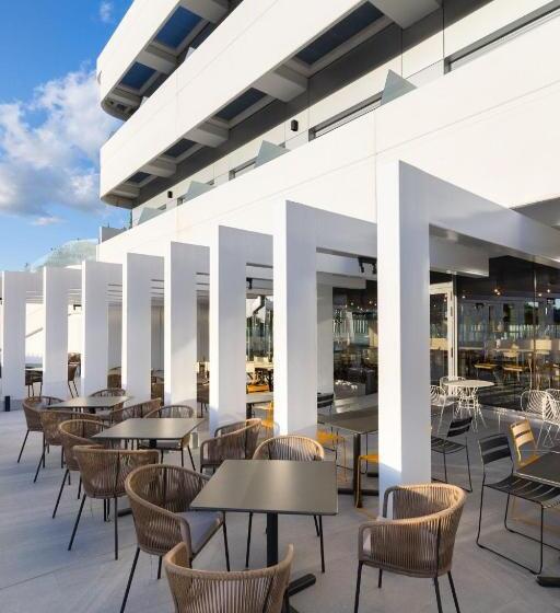 استودیوی لوکس, Student Experience Madrid Pozuelo   Luxury Hostel