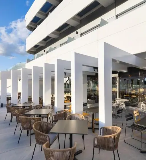 デラックススタジオ, Student Experience Madrid Pozuelo   Luxury Hostel