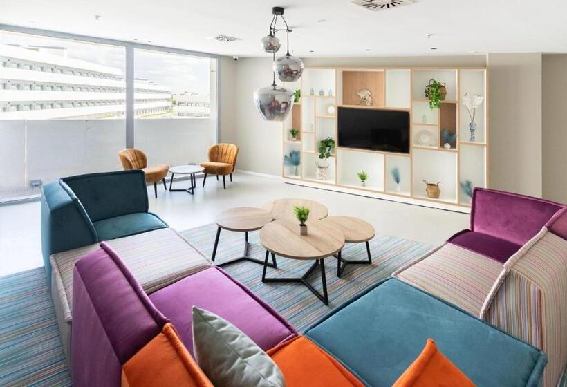 استودیوی لوکس, Student Experience Madrid Pozuelo   Luxury Hostel