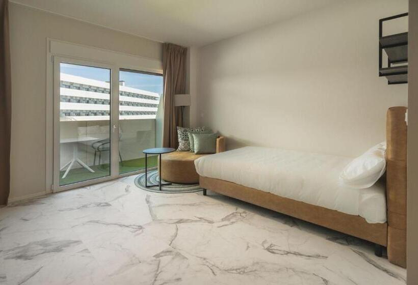 استودیوی استاندارد, Student Experience Madrid Pozuelo   Luxury Hostel