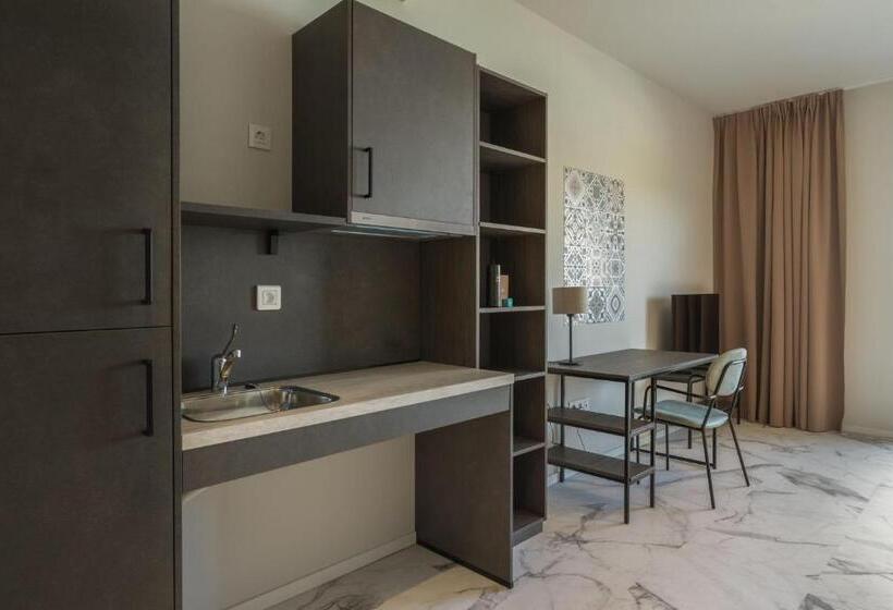 Студия Стандарт, Student Experience Madrid Pozuelo   Luxury Hostel