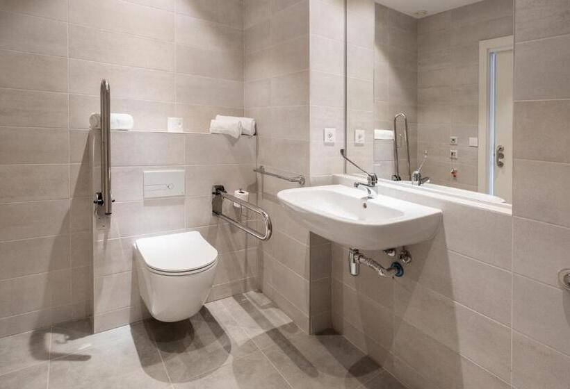 استودیوی استاندارد, Student Experience Madrid Pozuelo   Luxury Hostel