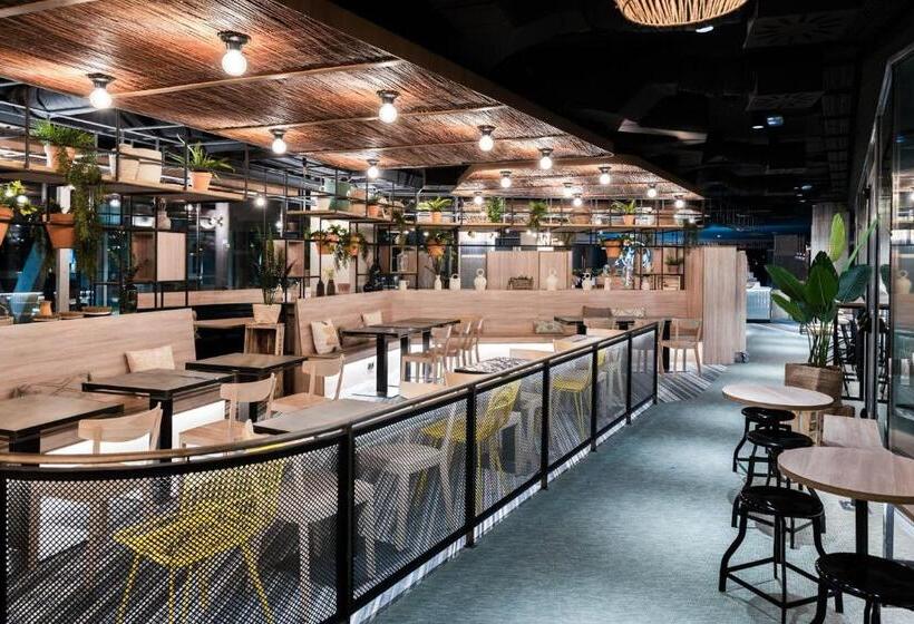 اتاق استاندارد, Student Experience Madrid Pozuelo   Luxury Hostel