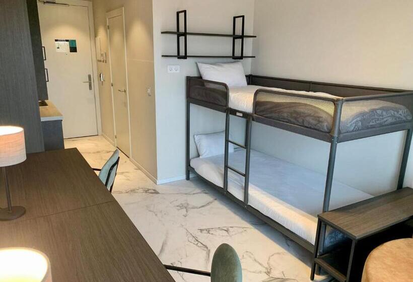 Номер Economy, Student Experience Madrid Pozuelo   Luxury Hostel