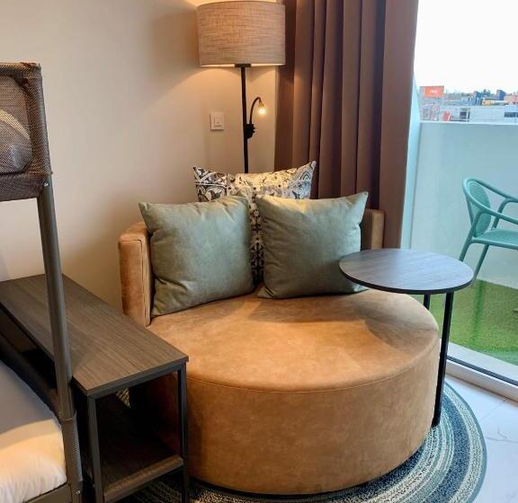 اتاق اکونومی, Student Experience Madrid Pozuelo   Luxury Hostel