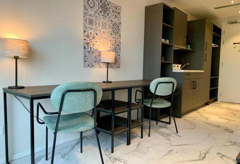 اتاق اکونومی, Student Experience Madrid Pozuelo   Luxury Hostel