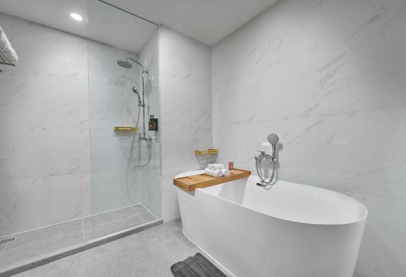 غرفة دور أخير, The Alana Hotel Malang