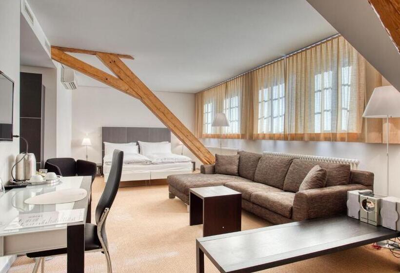 Президентский Люкс, Hôtel Au Terminus