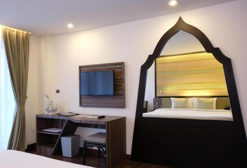 带阳台套房, The Beach Heights Condotel Kata 500 Meters To Kata Beach