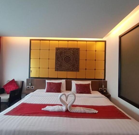 带阳台套房, The Beach Heights Condotel Kata 500 Meters To Kata Beach