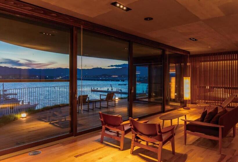 Люкс, Yanmar Sunset Marina Clubhouse&