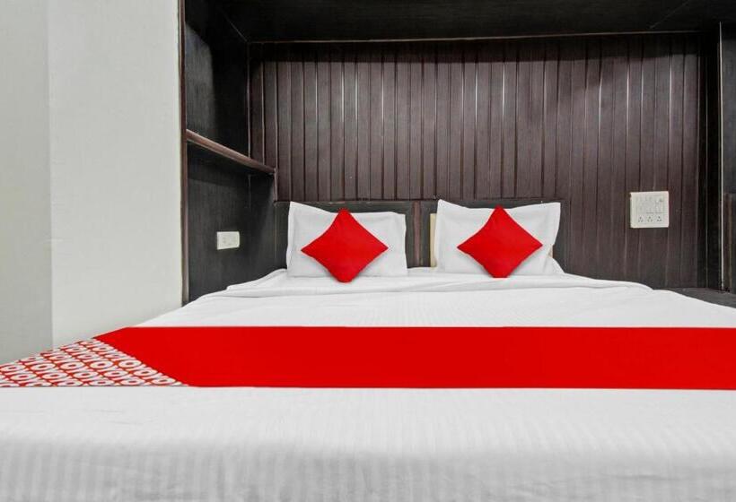 トリプルクラシックルーム, Oyo Flagship Hotel Grand Stay