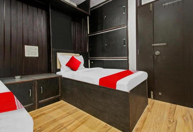 トリプルクラシックルーム, Oyo Flagship Hotel Grand Stay