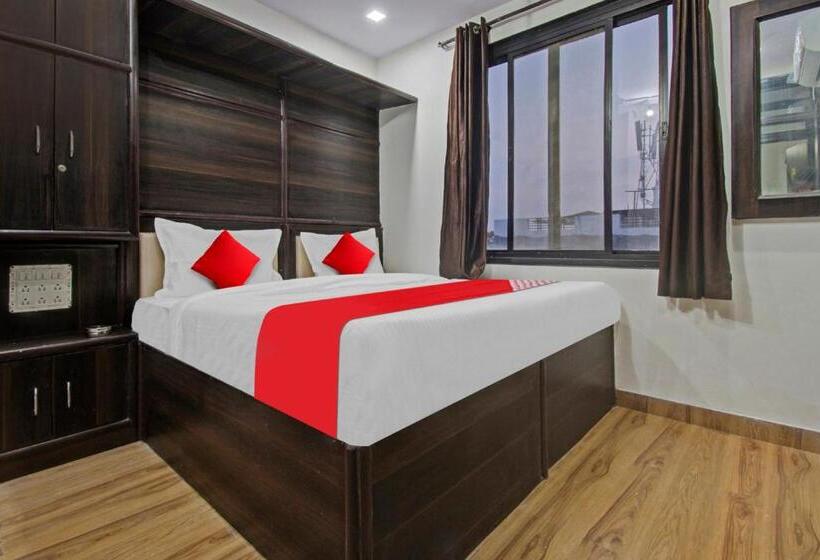 トリプルクラシックルーム, Oyo Flagship Hotel Grand Stay