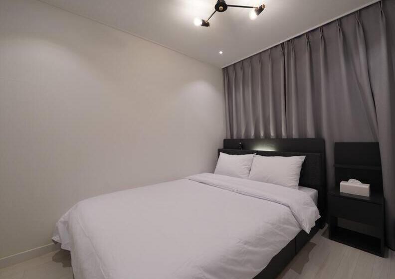 آپارتمان 2 خوابه, Dawn House