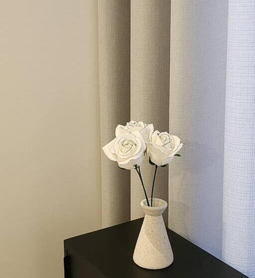 Apartament 2 Dormitoare, Dawn House