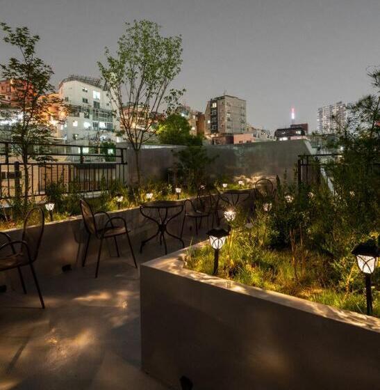 آپارتمان 2 خوابه, Dawn House
