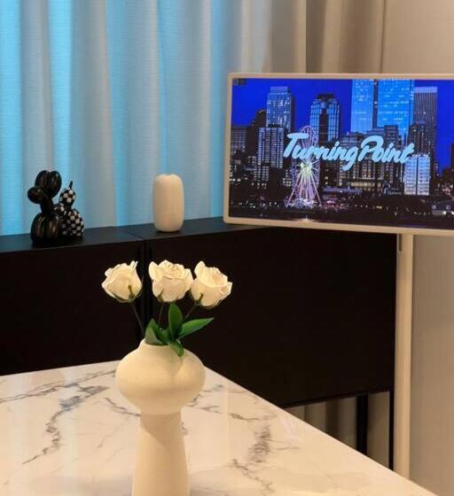 Apartament 2 Dormitoare, Dawn House