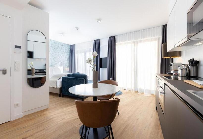 استودیوی استاندارد, The Doorman Goethe Frankfurt Am Main