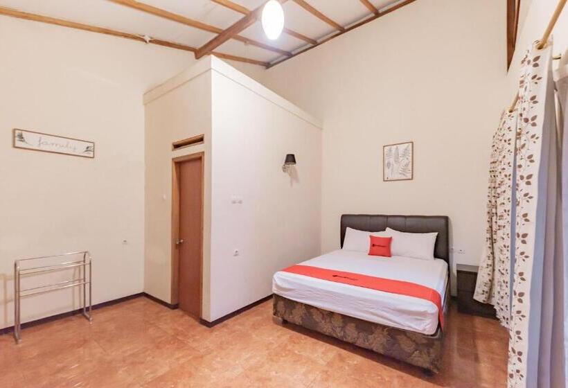 Номер Deluxe с Балконом, Reddoorz Near Cikole Lembang