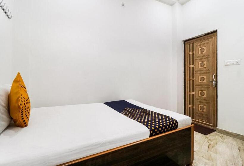 חדר קלאסי לשלושה, Spot On Anand P. Guest House