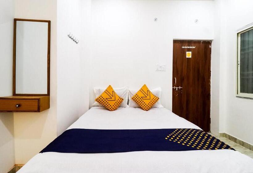 חדר קלאסי לשלושה, Spot On Anand P. Guest House