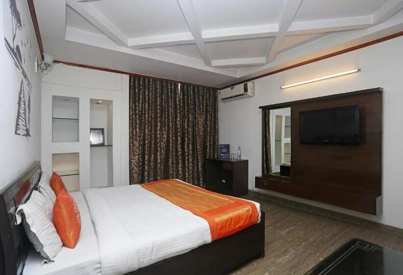 Номер Стандарт, Oyo Flagship 2173 Hotel Sebastian White