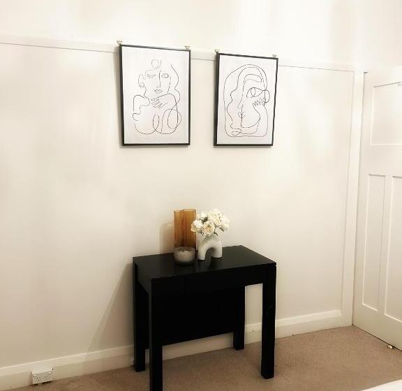 בית, 3 חדרי שינה, Lurline Lodge