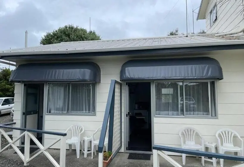 スタンダードスタジオ, Pukenui Lodge Motel