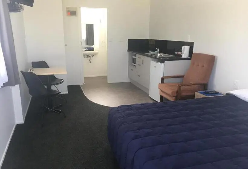 スタンダードスタジオ, Pukenui Lodge Motel