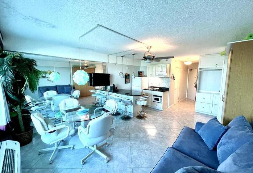 استودیوی استاندارد با چشمانداز دریا, 3rd Floor Balcony Beach View Studio Condo In The Beach Club