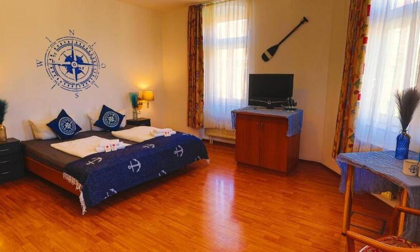 Basic Kolmen Hengen Huone, Ryde & Hyde Budget