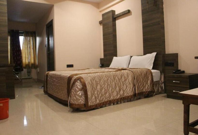 חדר דלוקס, Radhika