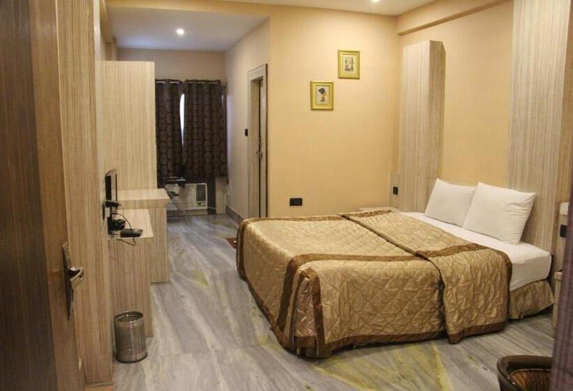 חדר דלוקס, Radhika