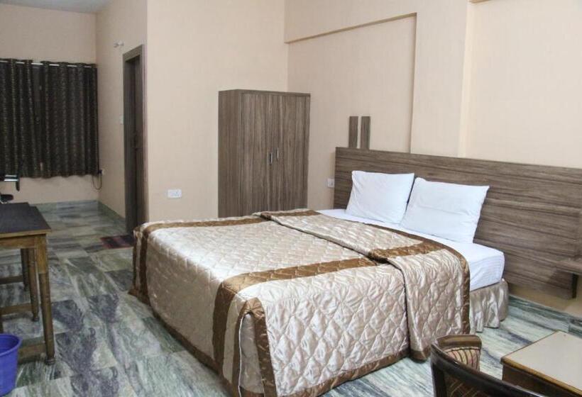 חדר דלוקס, Radhika