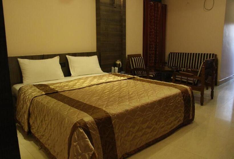 חדר דלוקס, Radhika