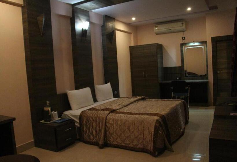 חדר דלוקס, Radhika