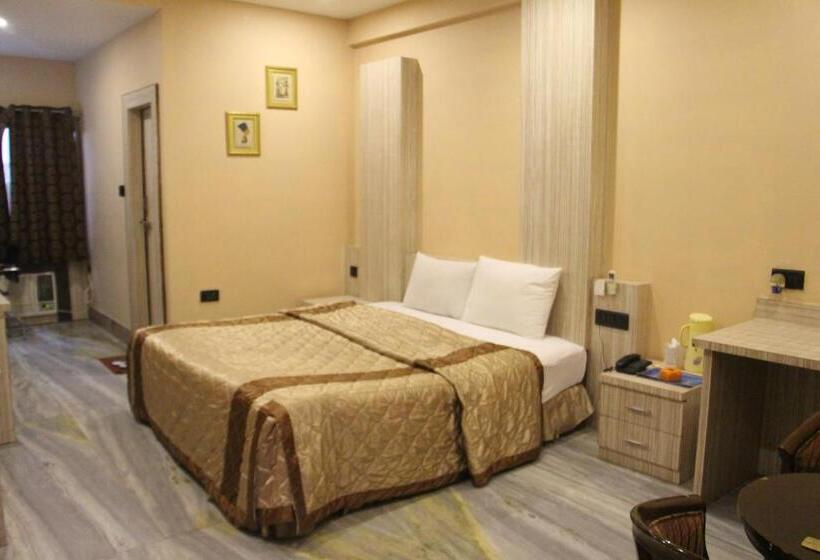 חדר דלוקס, Radhika